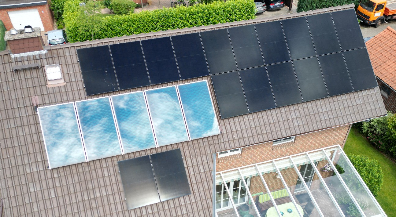 AIKO Neostar Full-Black Solarmodule auf einem Einfamilienhaus in Edemissen